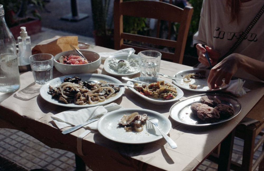 Wat dragen Grieken als zij naar een restaurant gaan?